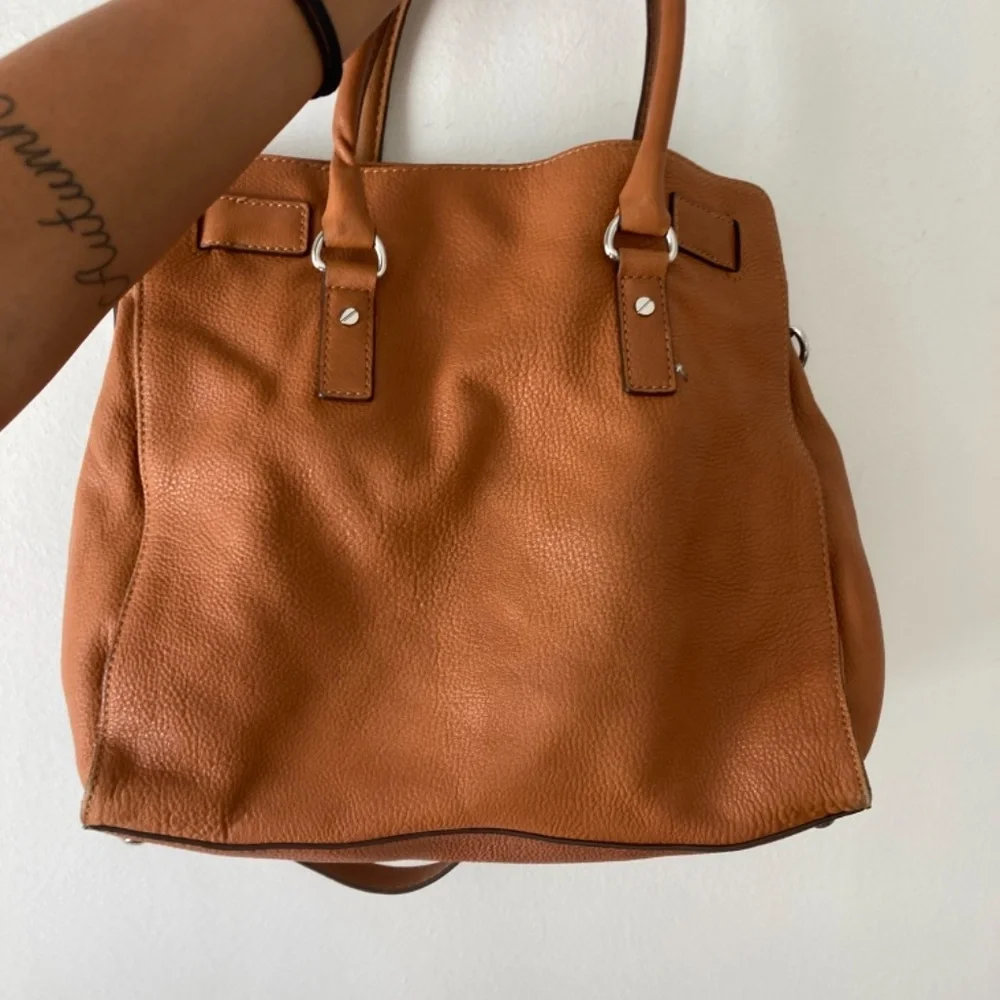 Michael Kors large purse - Picture 2 of 10